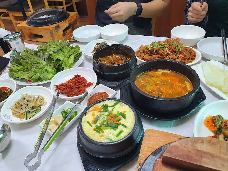 돌솥정식 한상차림