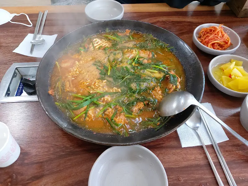 푸짐한 물닭갈비 한 상 차림