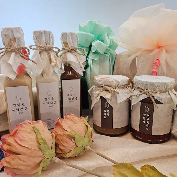깔끔하게 포장된 선물세트
