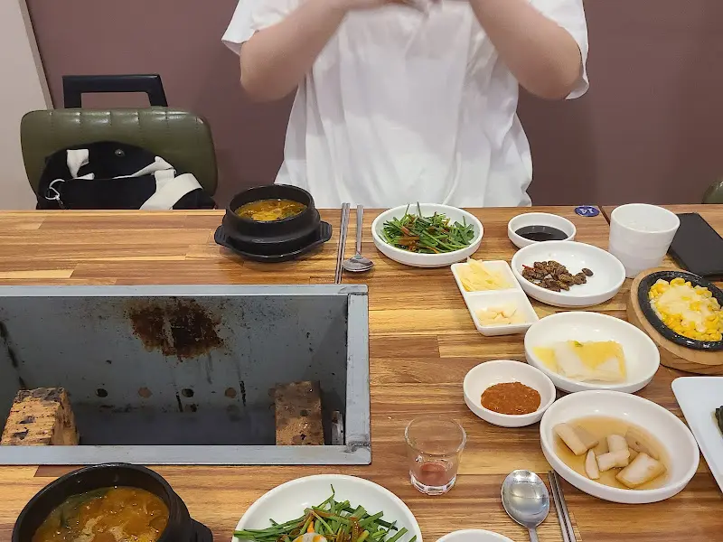 반석민물장어 테이블 세팅