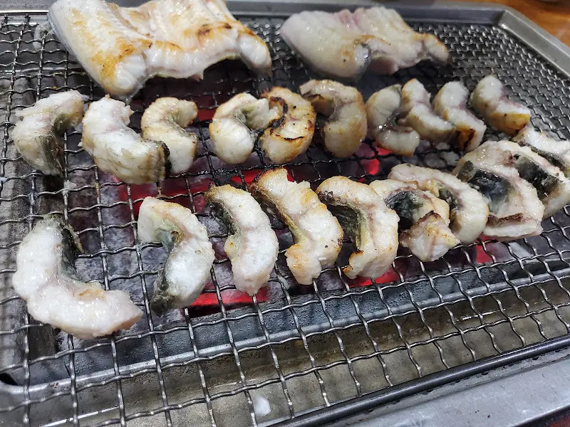 불판 가득 채운 장어