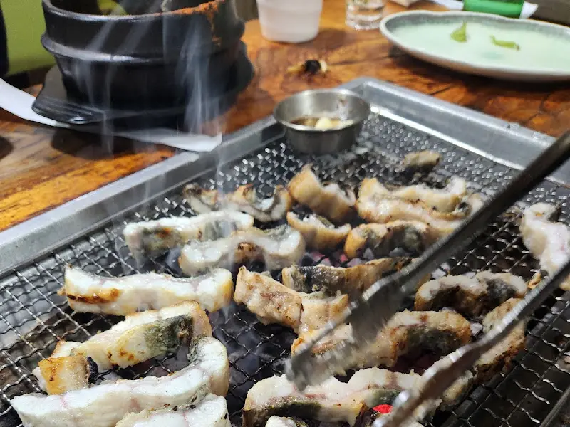 장어 굽는 모습