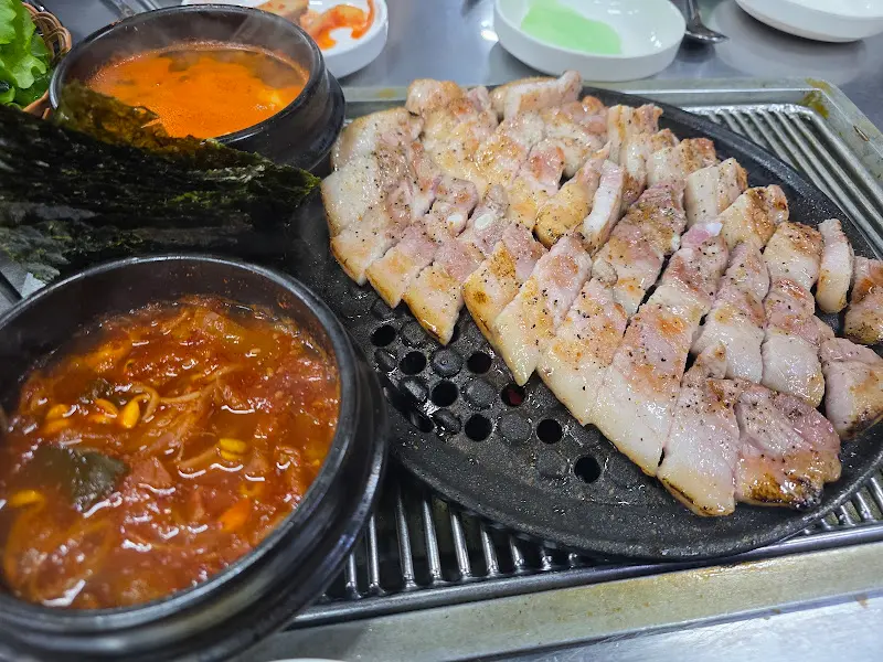 초벌된 허브 삼겹살의 위엄