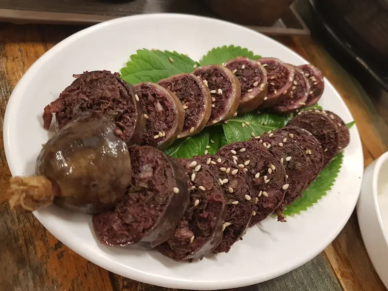 윤기가 흐르는 피순대