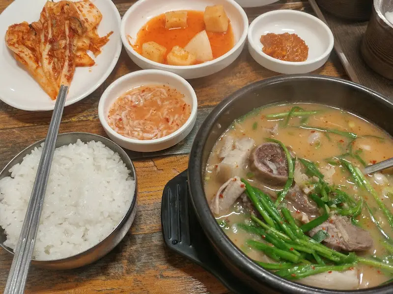 푸짐한 순대국 한 상 차림