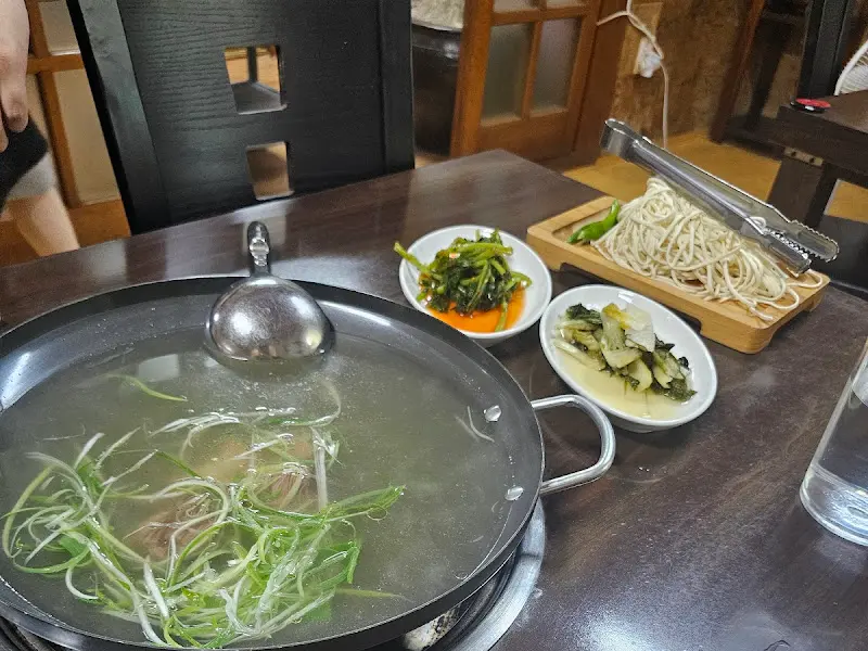 기러기 칼국수 한 상 차림
