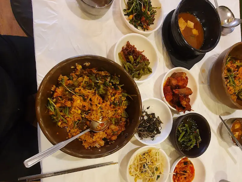 푸짐한 보리밥 한상차림