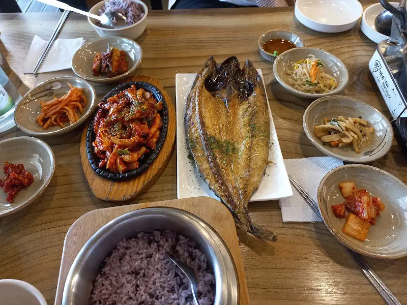 푸짐한 생선구이 한 상 차림