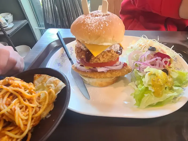 도자기 버거와 파스타