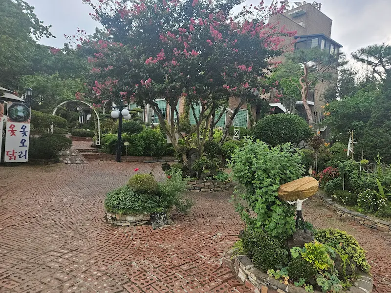 초가원의 아름다운 정원 풍경