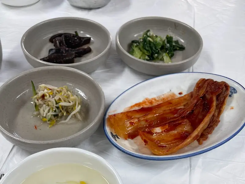 정갈하게 차려진 밑반찬