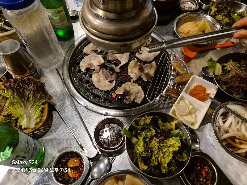 고기 굽는 모습