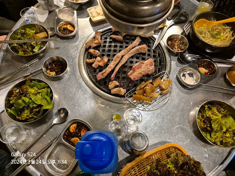 푸짐한 테이블 전체샷