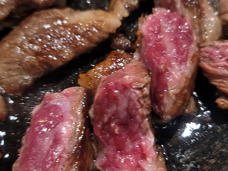 돌판 위에서 익어가는 소고기