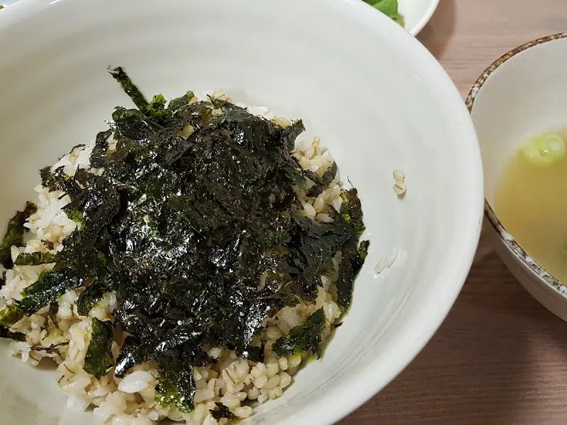 김 가루가 듬뿍 뿌려진 밥