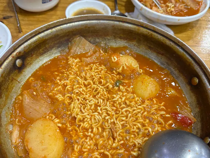 묵은지 감자탕에 라면사리