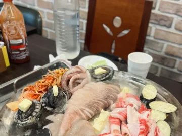초지동에서 육해공을 한번에? 마당에서 즐기는 이색적인 안산 수정불판 맛집
