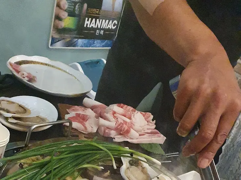 차돌박이와 싱싱한 해산물의 만남