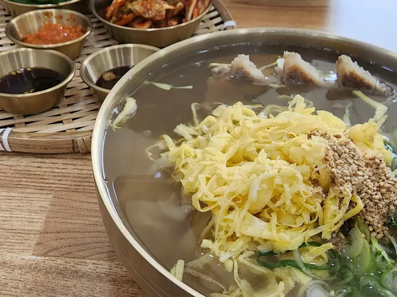 통뼈칼국수 근접