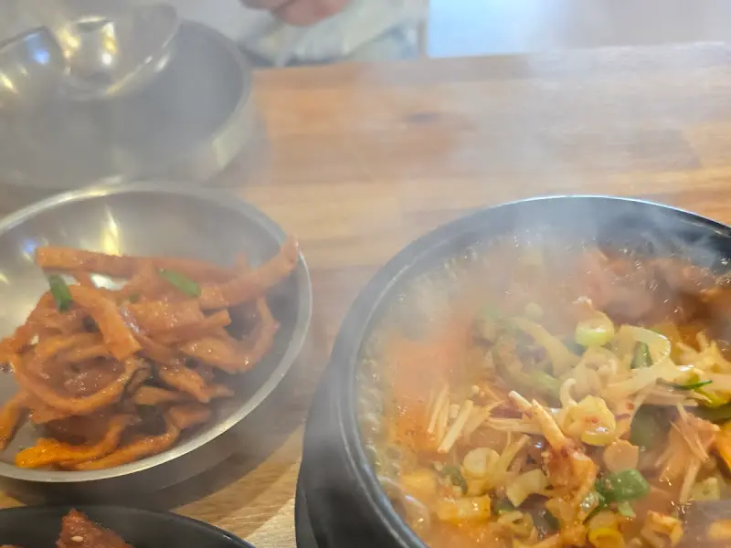 청국장과 반찬들