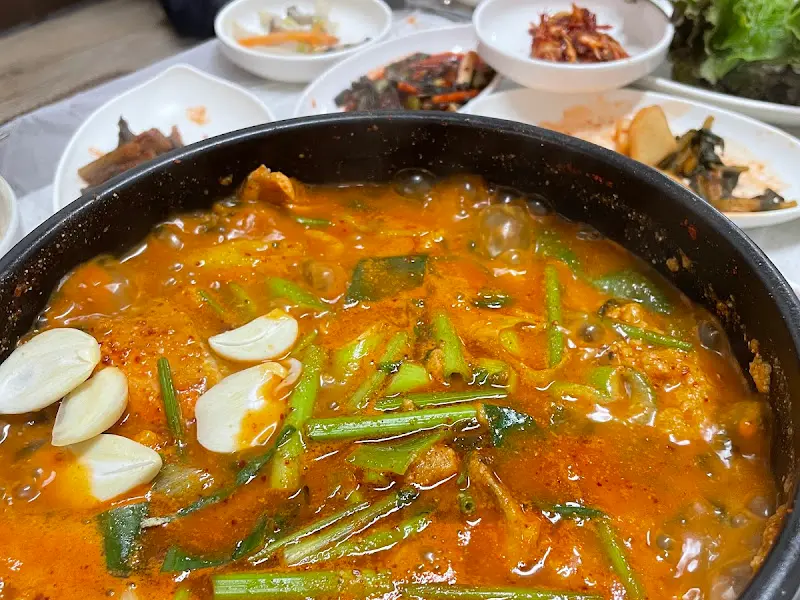 매운탕 속 시래기의 모습