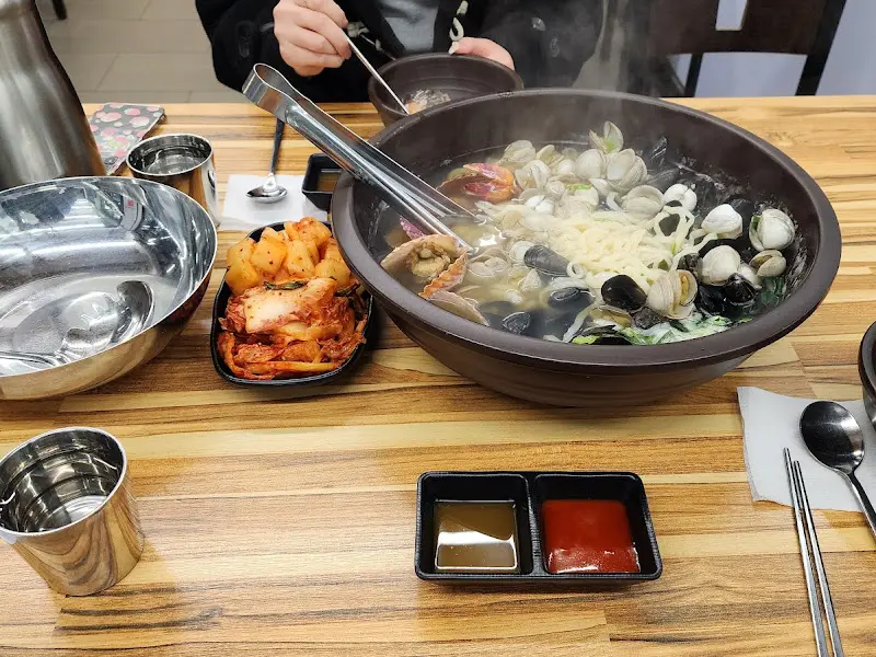 조마담칼국수 테이블 전경