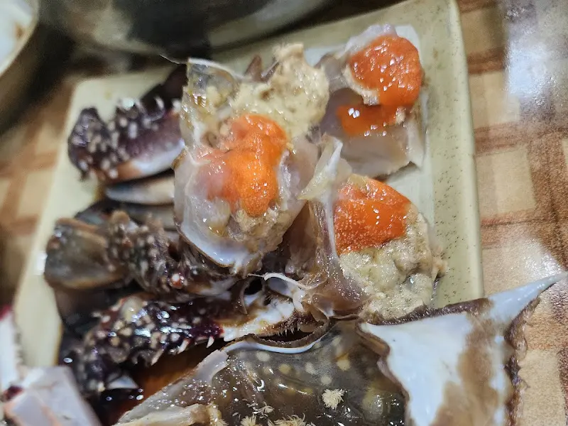 주황색 알이 꽉 찬 간장게장의 모습은 보는 이로 하여금 감탄을 자아낸다.