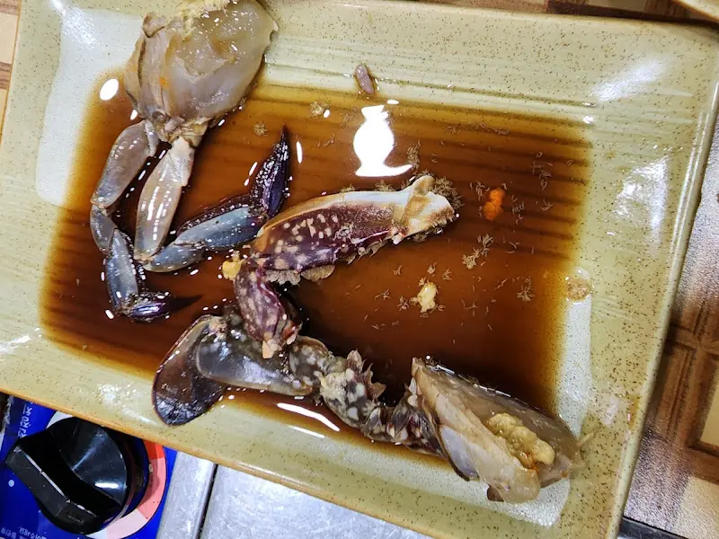 간장 양념이 밴 게딱지는 그 자체로 훌륭한 밥도둑이다.