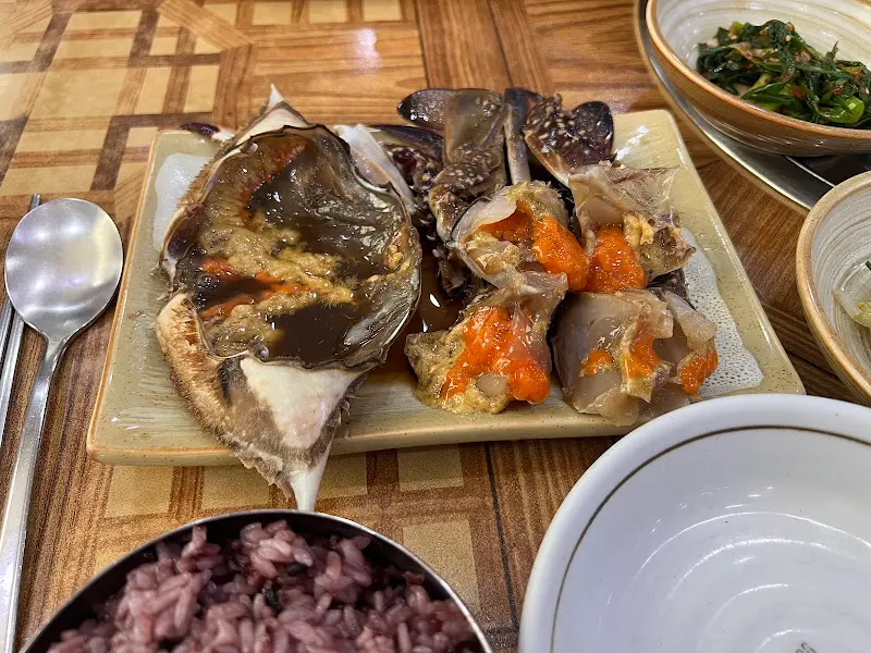 신선한 간장게장은, 보는 것만으로도 식욕을 자극한다.