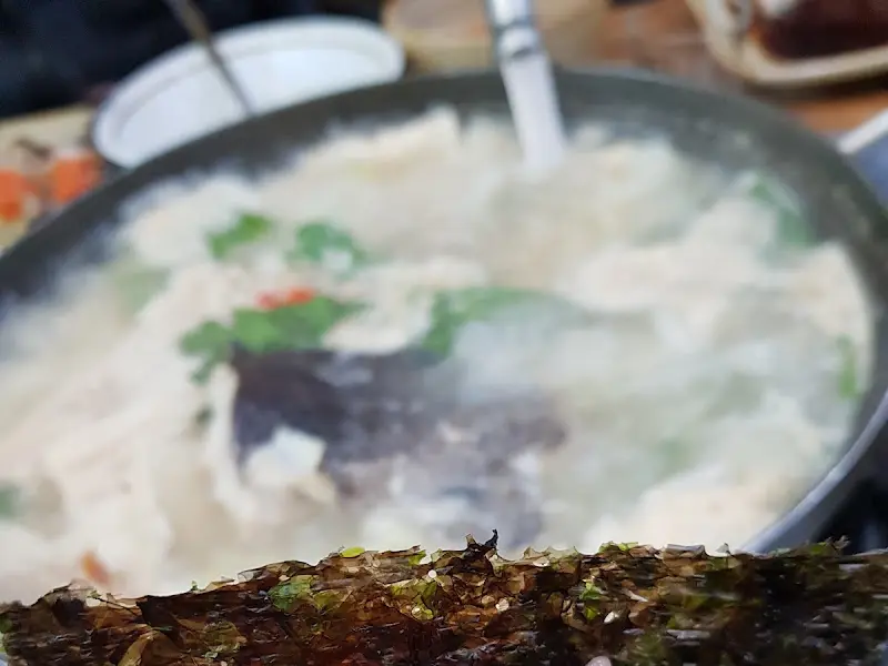 게딱지에 밥을 비벼 먹는 맛은, 그야말로 천상의 맛이다.