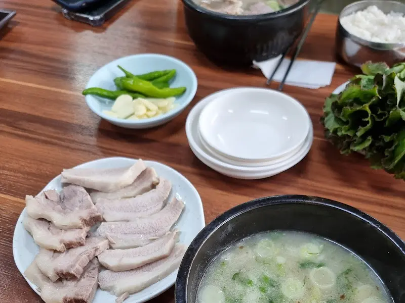 깔끔한 수육 한 상