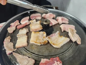 서천 주민이 인정한 진짜 맛집, 국왕식당에서 삼겹살의 신세계를 경험하다!