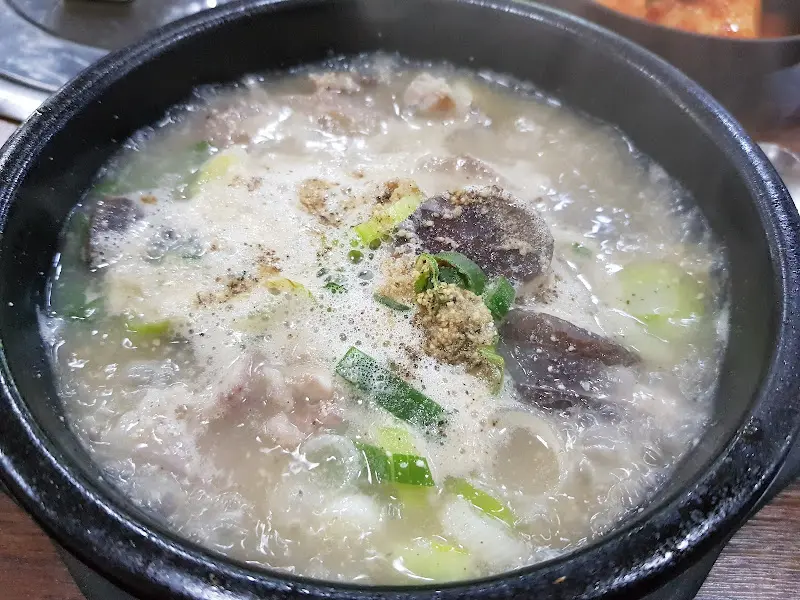 보글보글 끓는 순대국밥