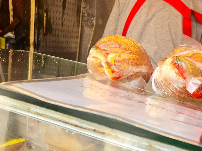 보기만 해도 군침이 도는 야채빵의 자태