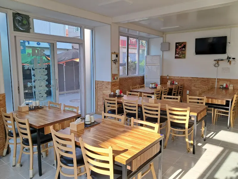 깔끔하고 넓은 홀 전경