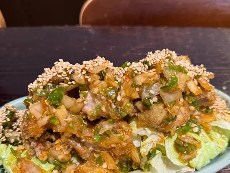 윤기가 흐르는 솔솥의 유린기