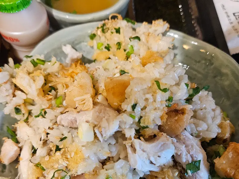 솔솥에서 맛볼 수 있는 솥밥과 곁들임 메뉴