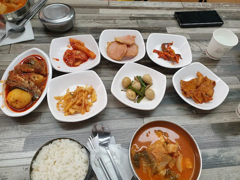 푸짐한 뷔페식 반찬