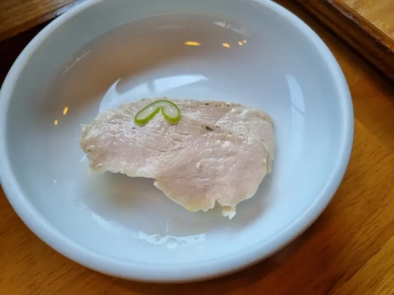 핑크빛 차슈 한 점