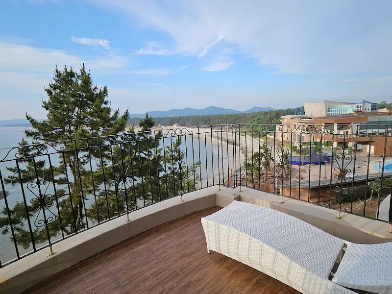 객실 테라스에서 바라본 엘도라도 리조트 전경