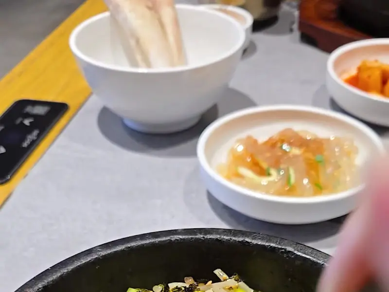 돌솥비빔밥과 반찬