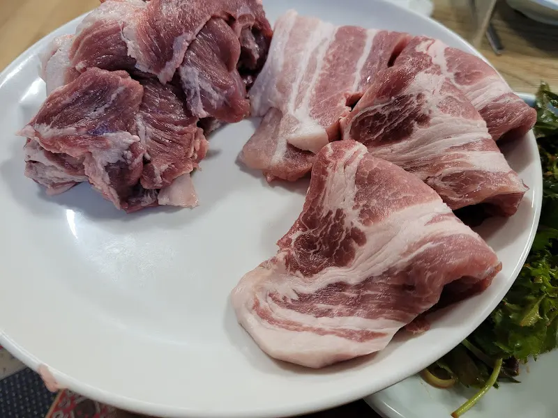 신선한 갈매기살과 삼겹살