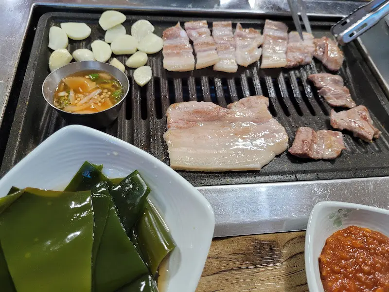 불판 위에서 익어가는 갈매기살