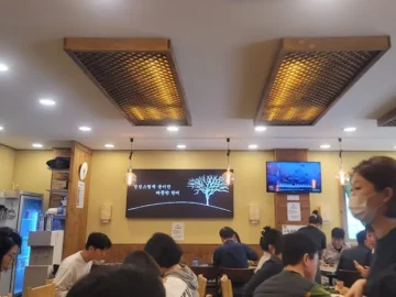 소박한 정이 넘치는, 칠곡 주민들의 푸근한 가성비 영천신호 맛집 보리밥칼국수