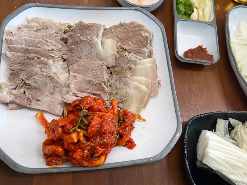 윤기가 흐르는 수육