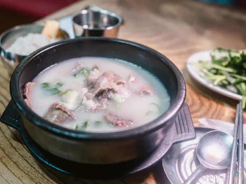 돼지국밥 한상차림