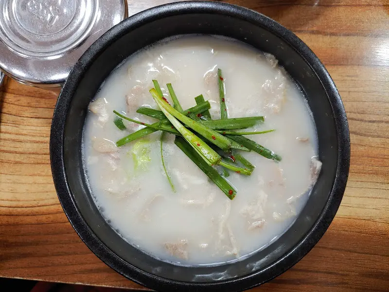 돼지국밥 근접샷