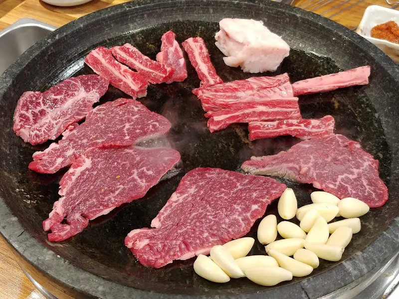 돌판 위에서 익어가는 한우