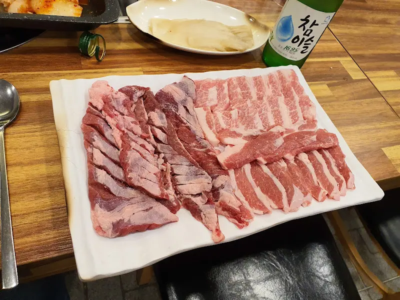 참이슬과 함께 즐기는 한우