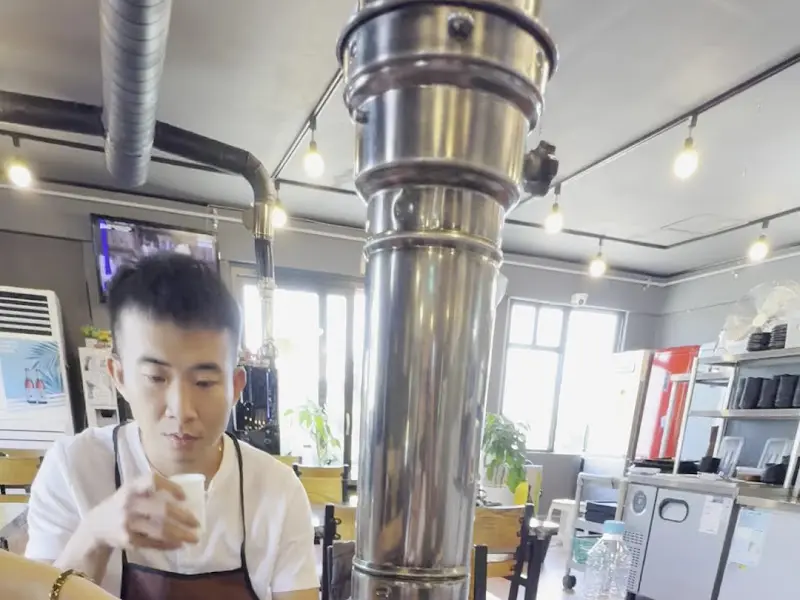 식혜를 마시는 손님